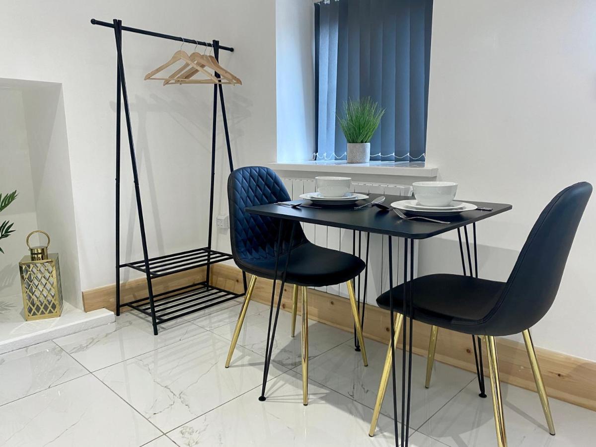 Stylish Studio Apartment In Centre Of St Clears Exteriör bild
