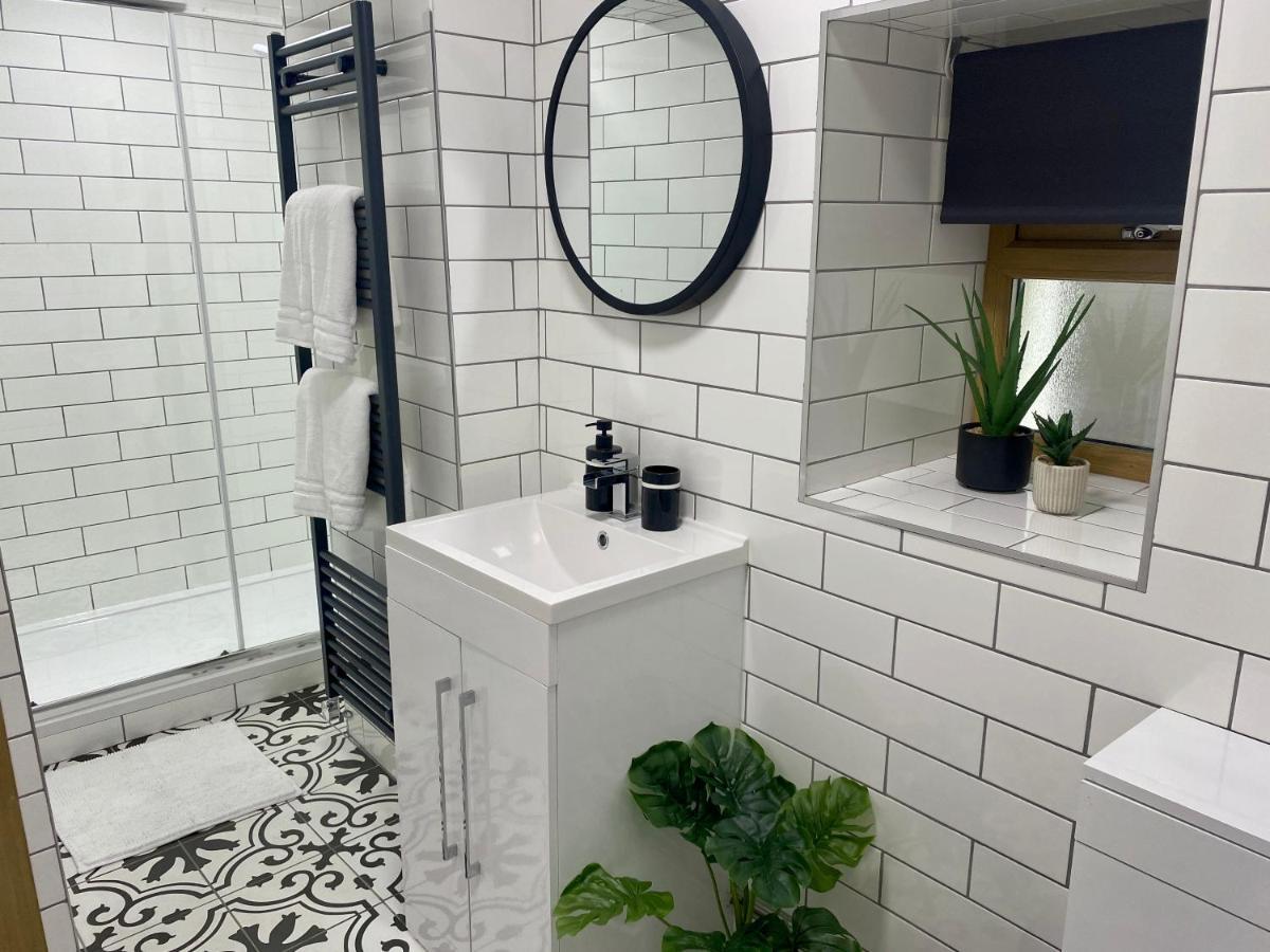 Stylish Studio Apartment In Centre Of St Clears Exteriör bild