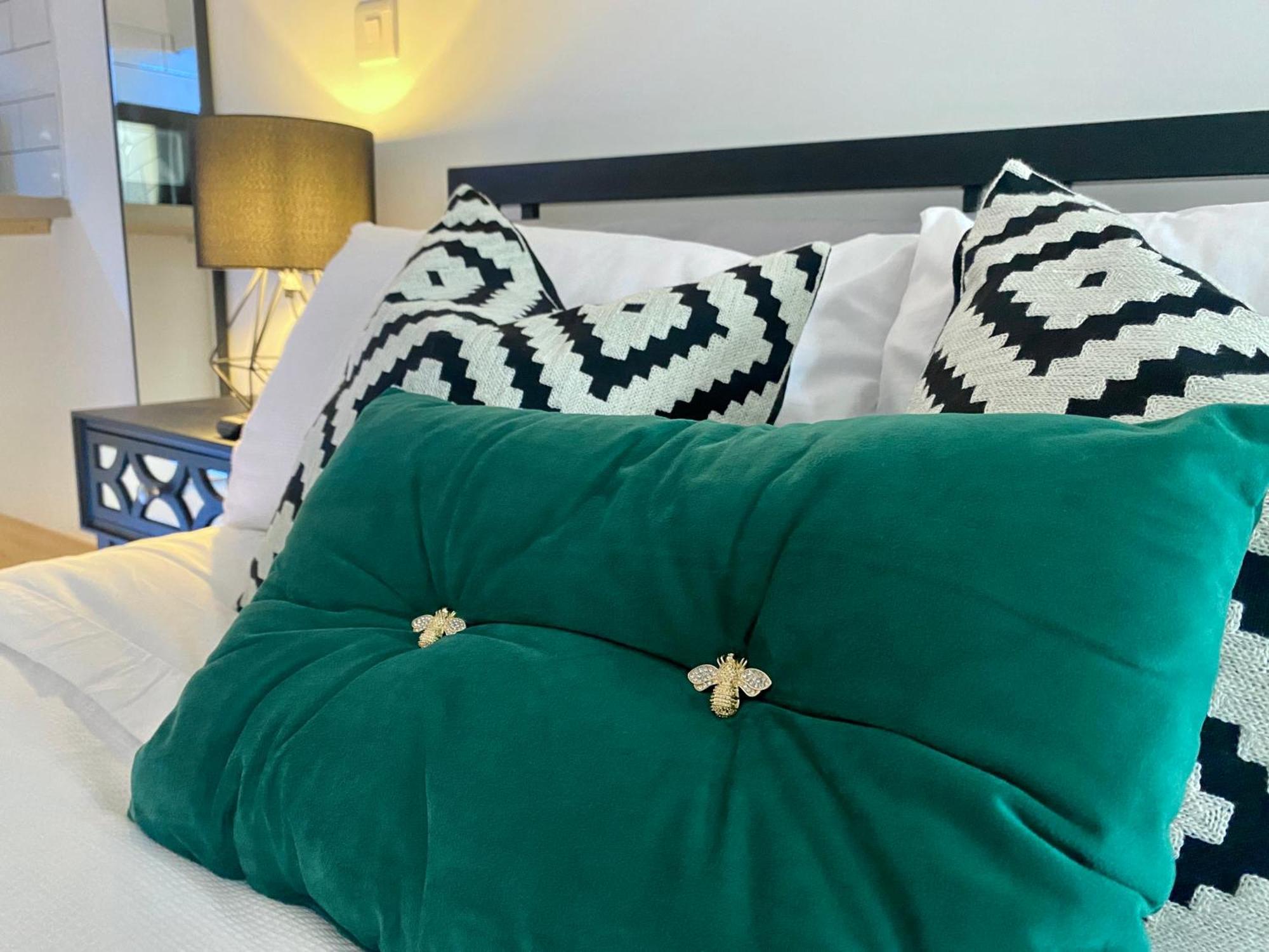 Stylish Studio Apartment In Centre Of St Clears Exteriör bild