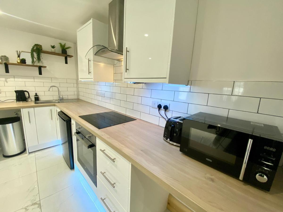 Stylish Studio Apartment In Centre Of St Clears Exteriör bild