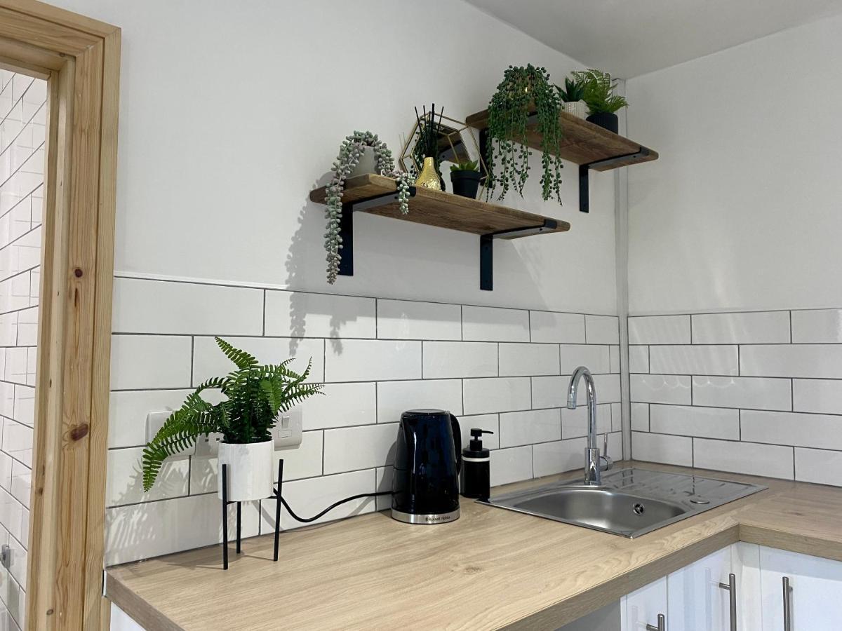 Stylish Studio Apartment In Centre Of St Clears Exteriör bild