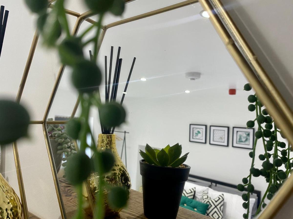 Stylish Studio Apartment In Centre Of St Clears Exteriör bild