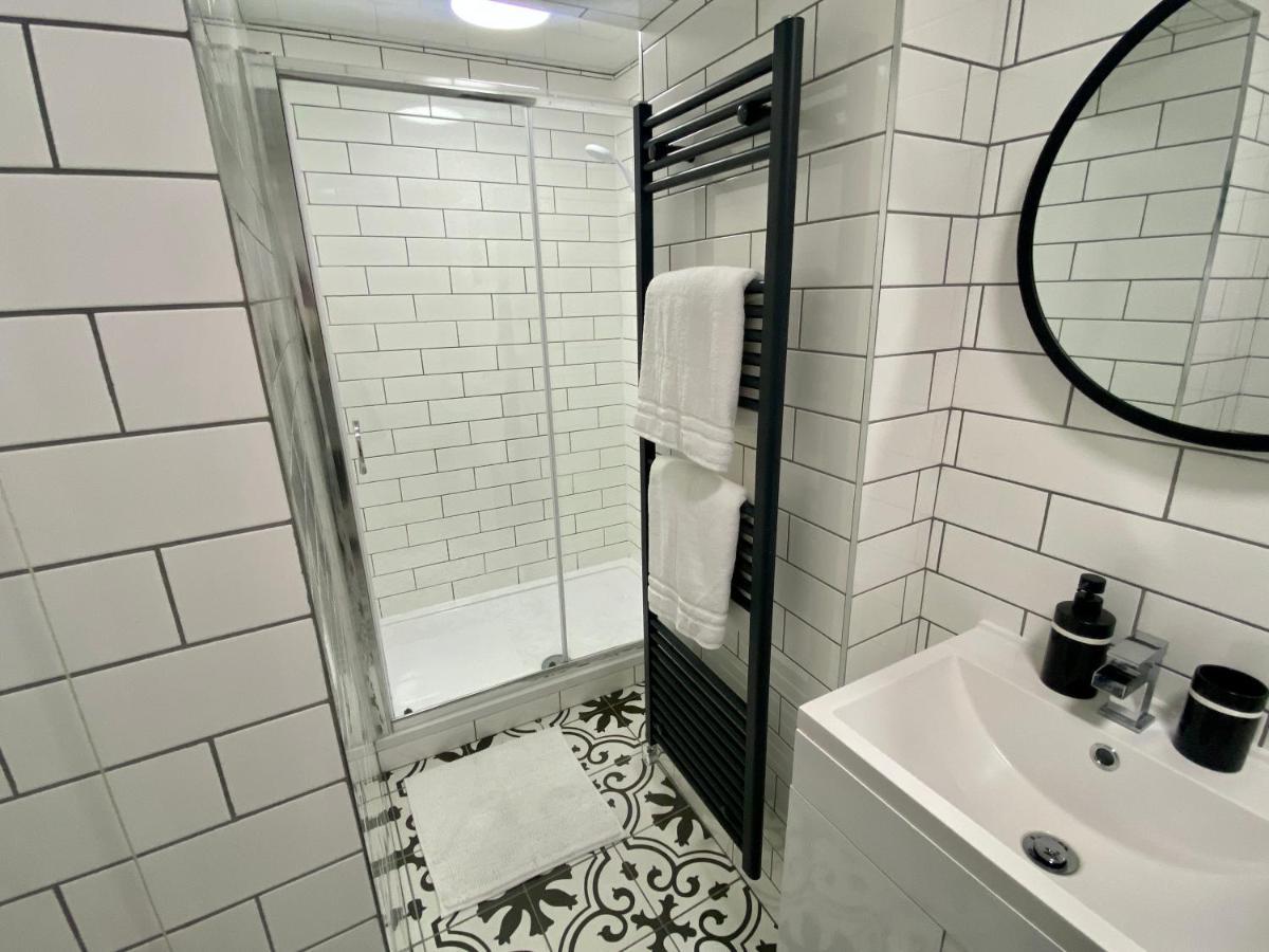 Stylish Studio Apartment In Centre Of St Clears Exteriör bild